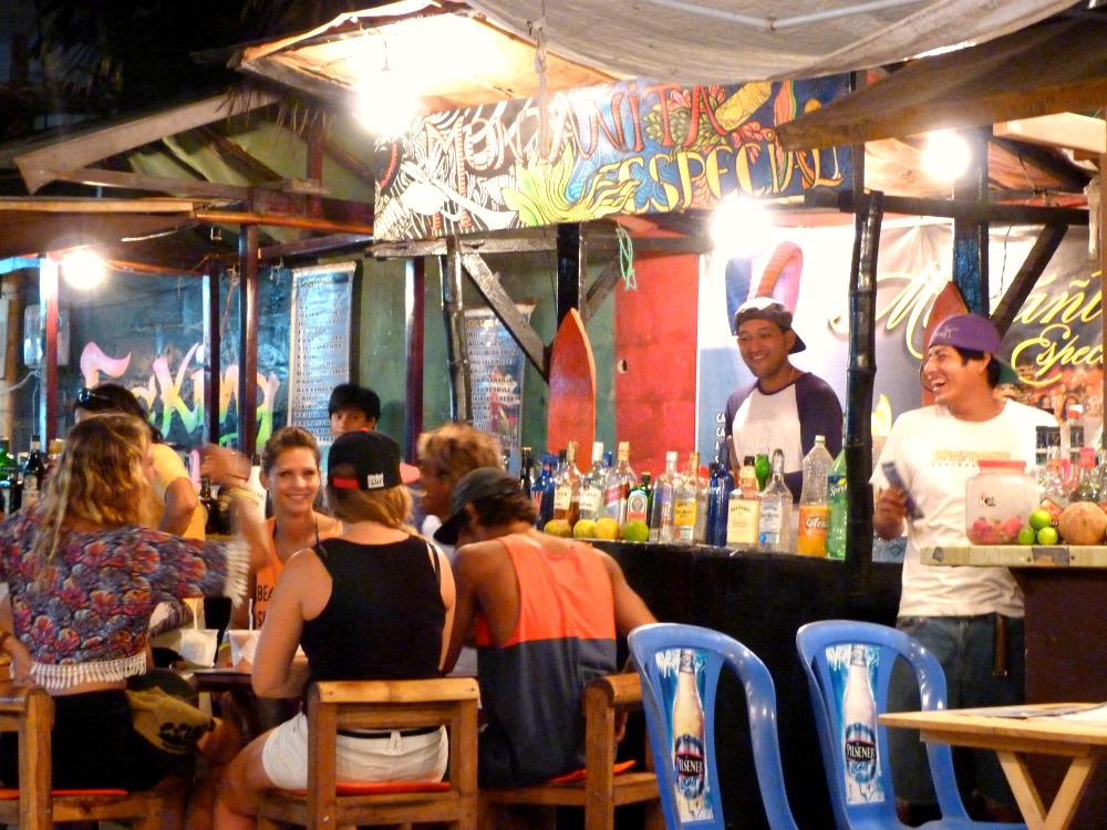 montanita-ecuador-cocktails-straat