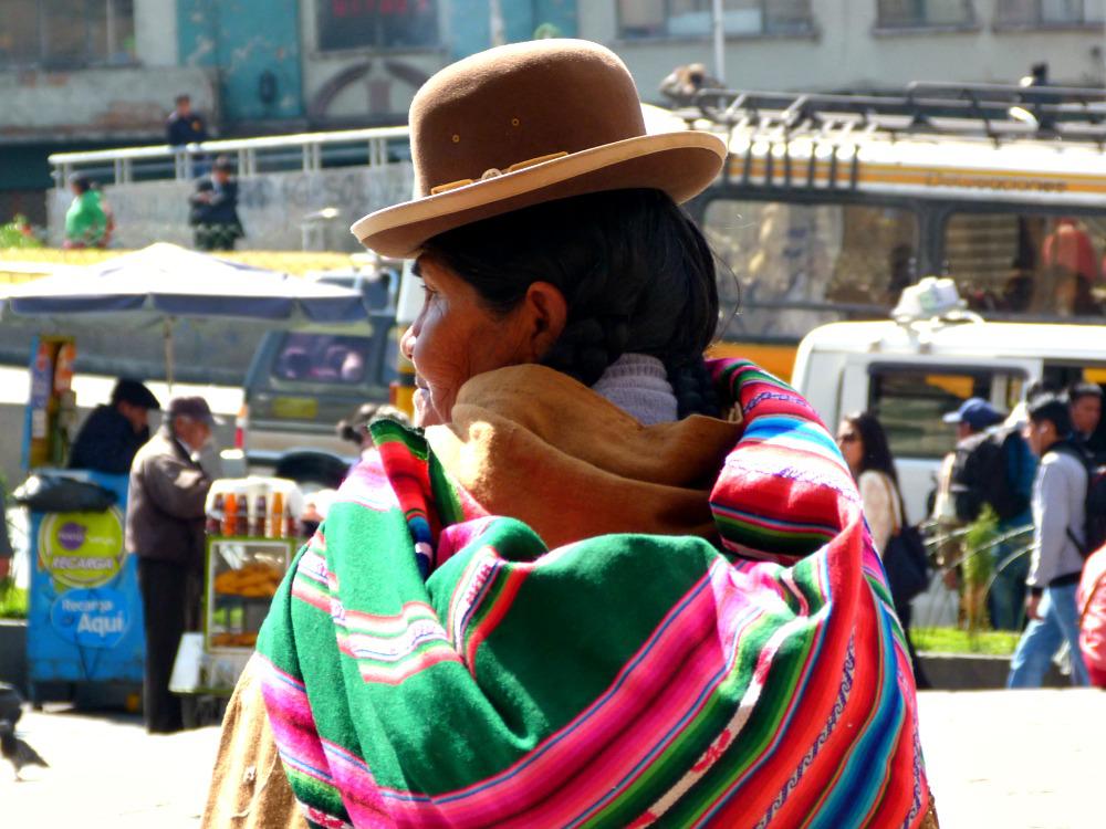 update-3-maanden-aymara-vrouw-rug