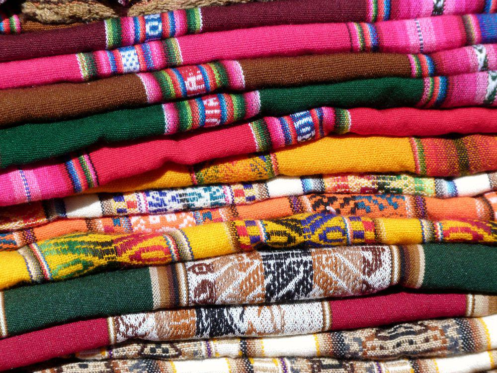 bolivia-kleuren-doeken-markt