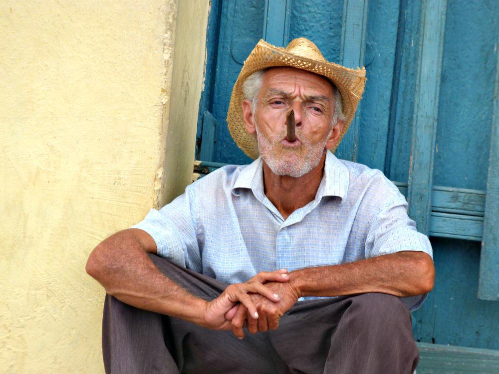 trinidad-portret-man-sigaar