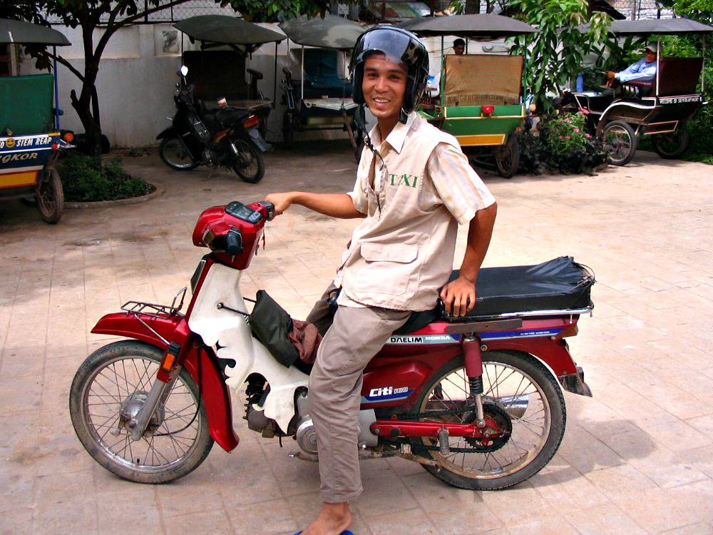 angkor-wat-brommer-taxi-tempels-cambodja