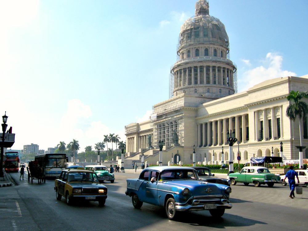 cuba-havana-tips-capitolio-oldtimers